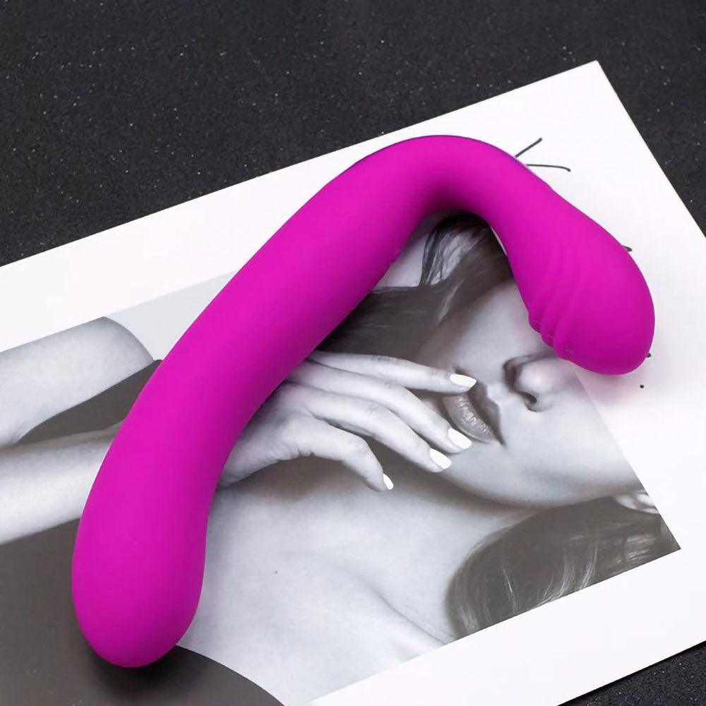 Strapless-Dildo-Vibrator-for-Lesbian-on-a-magazinge